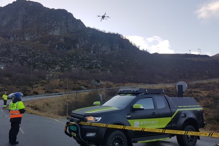 Drone i fjelllandskap